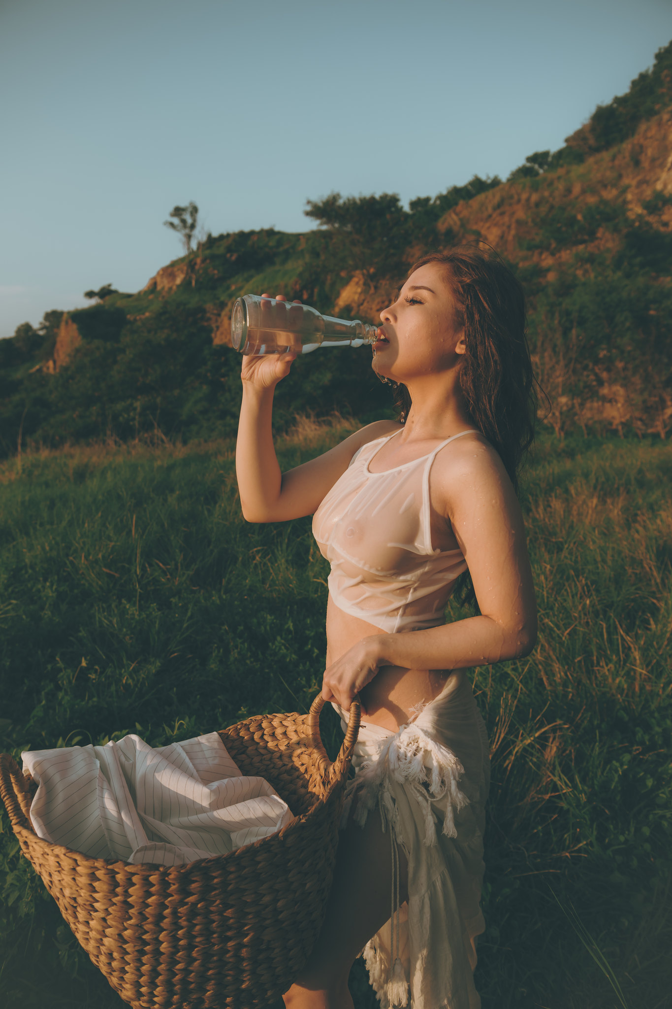 Thị Phương Trinh Sexy Wet Shirt